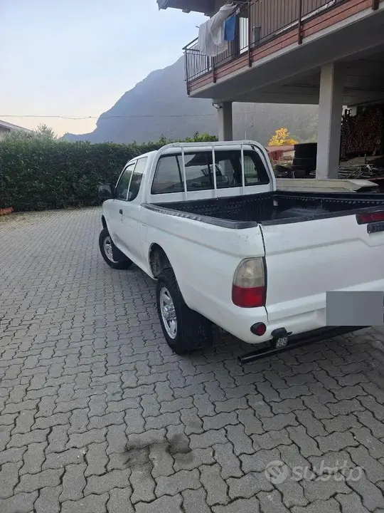 Mitsubishi L200 2004 photo 4