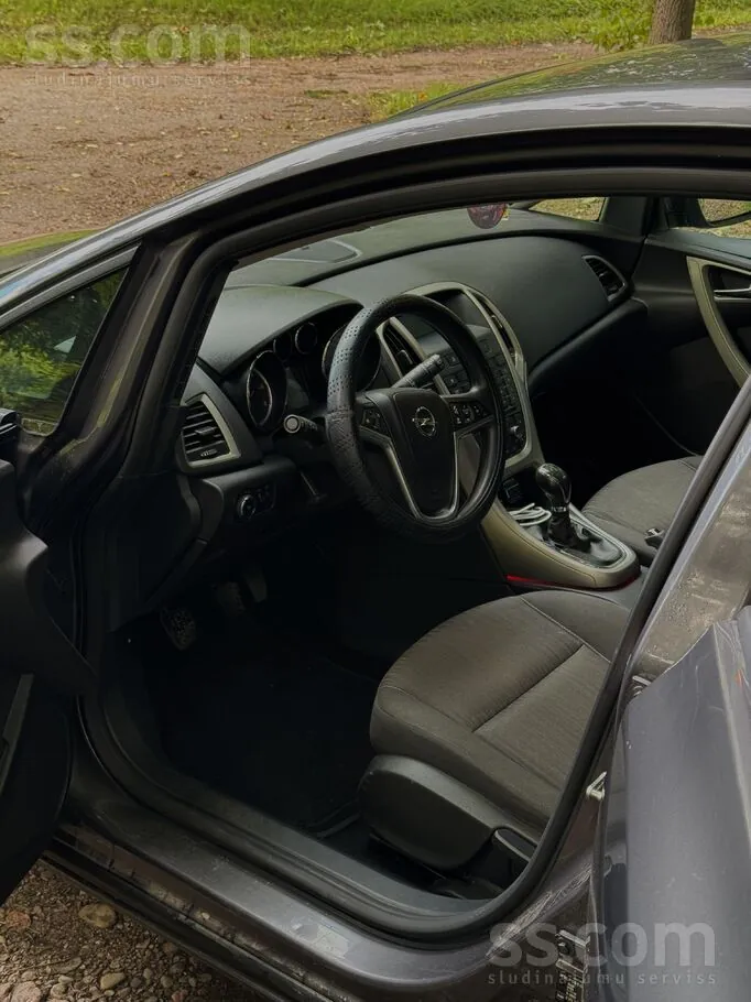 Opel Astra 2012 photo 3