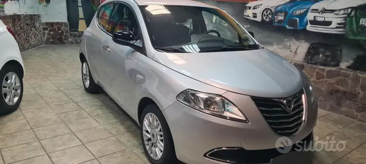 Lancia Ypsilon