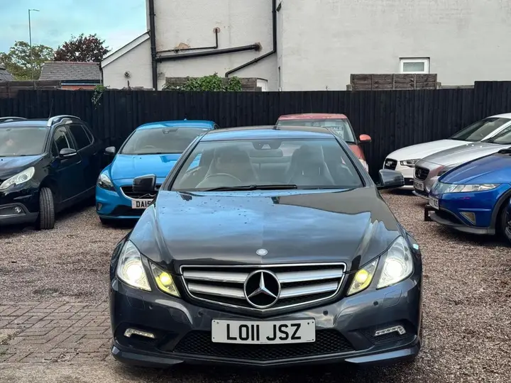 Mercedes-Benz E-Class 2011 photo 3