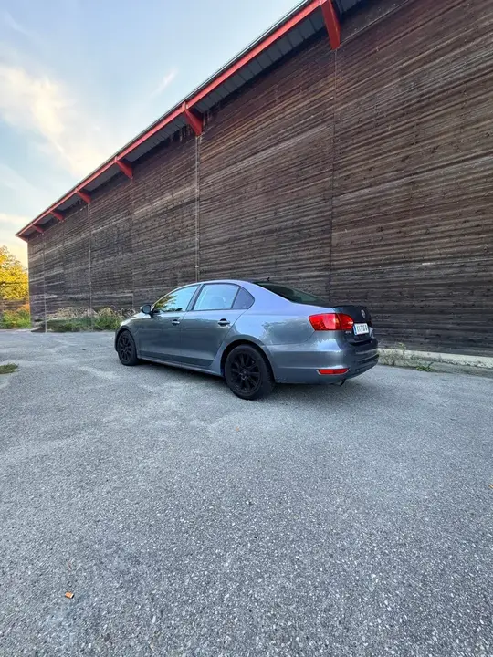 Volkswagen Jetta 2011 photo 2