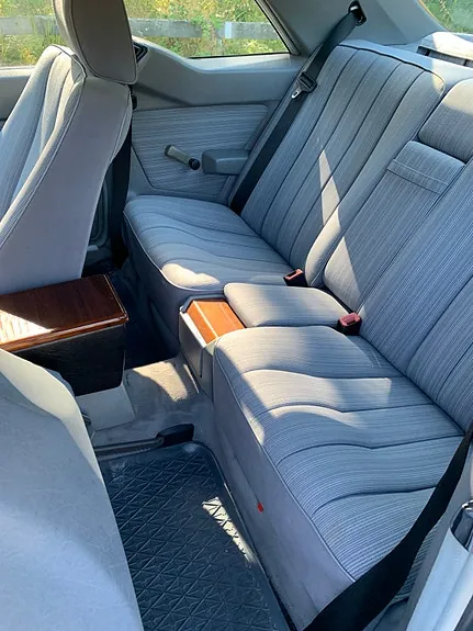 Mercedes-Benz 230 Ce 1989 photo 4