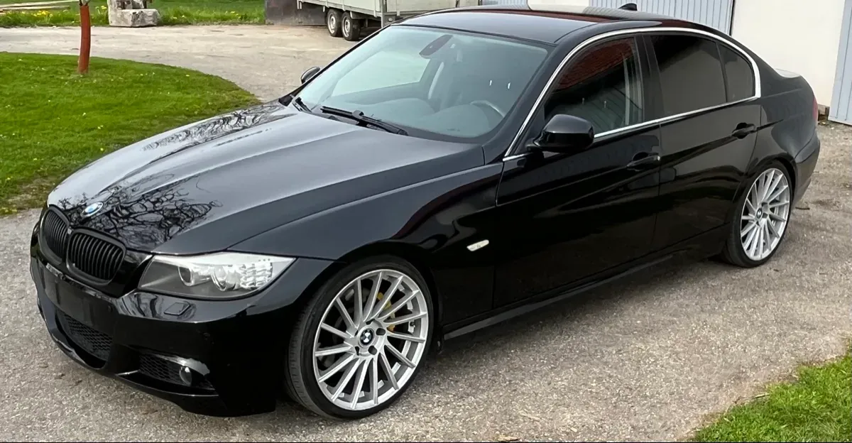 BMW 3 Series 2009 photo 2
