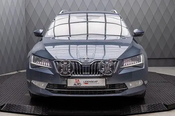 Skoda Superb 2017 photo 4