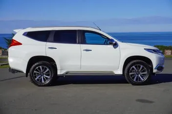 Mitsubishi Pajero Sport 2018 photo 3