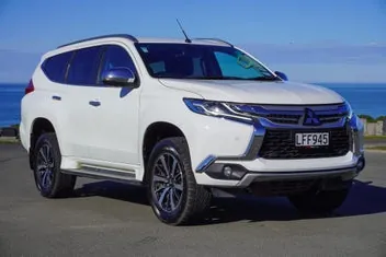 Mitsubishi Pajero Sport 2018 photo 2