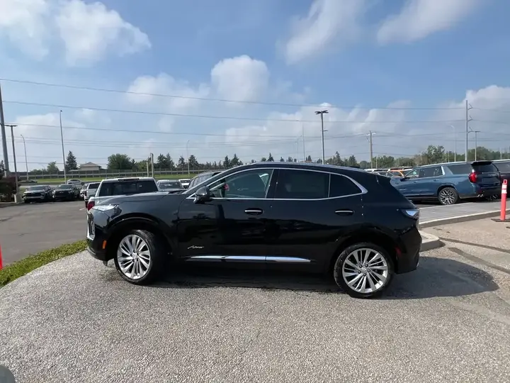 Buick Envision 2026 photo 2