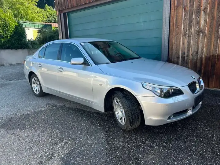 BMW 5 Series 2005 photo 2