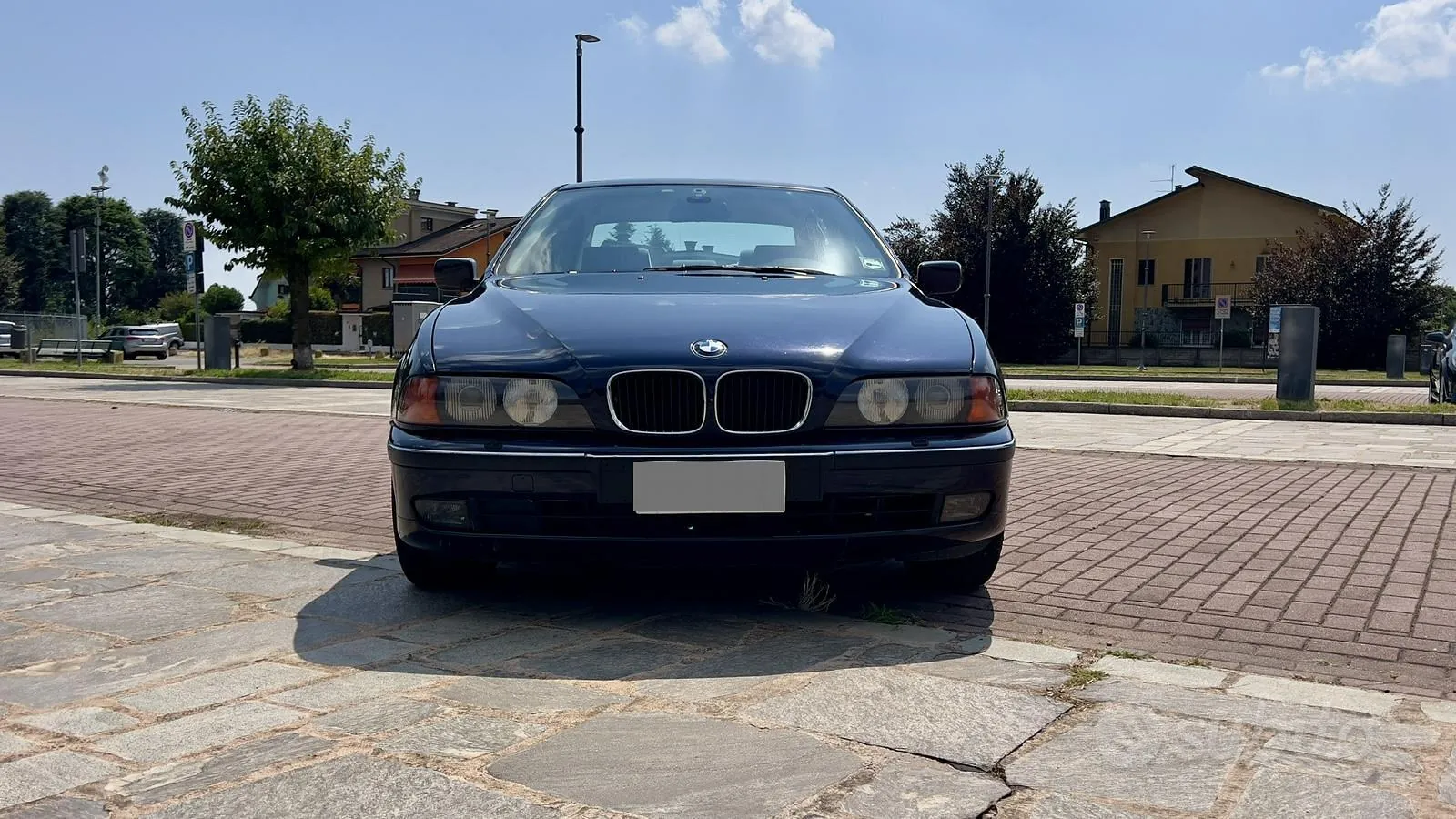 BMW 523I