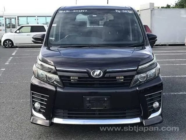 Toyota Voxy 2014 photo 5