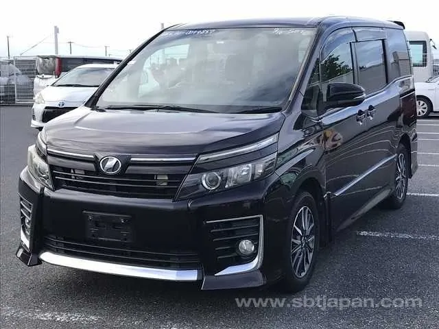 Toyota Voxy 2014 photo 2