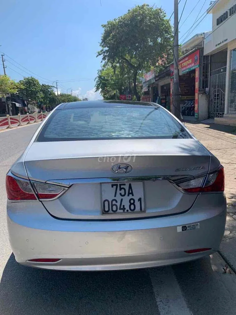 Hyundai Sonata 2010 photo 2