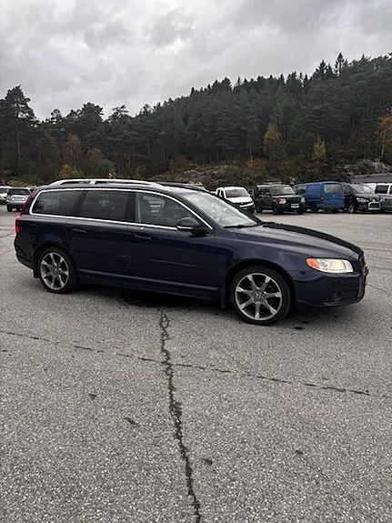 Volvo V70 2012 photo 2