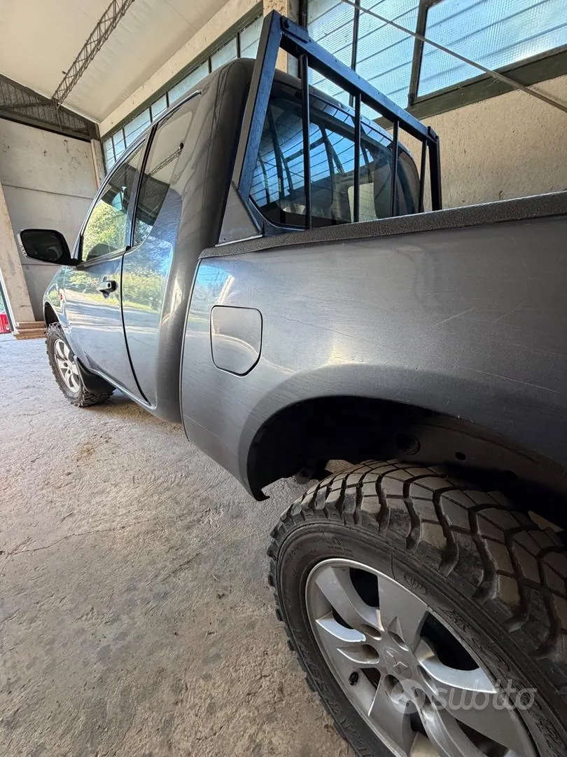 Mitsubishi L200 2010 photo 5