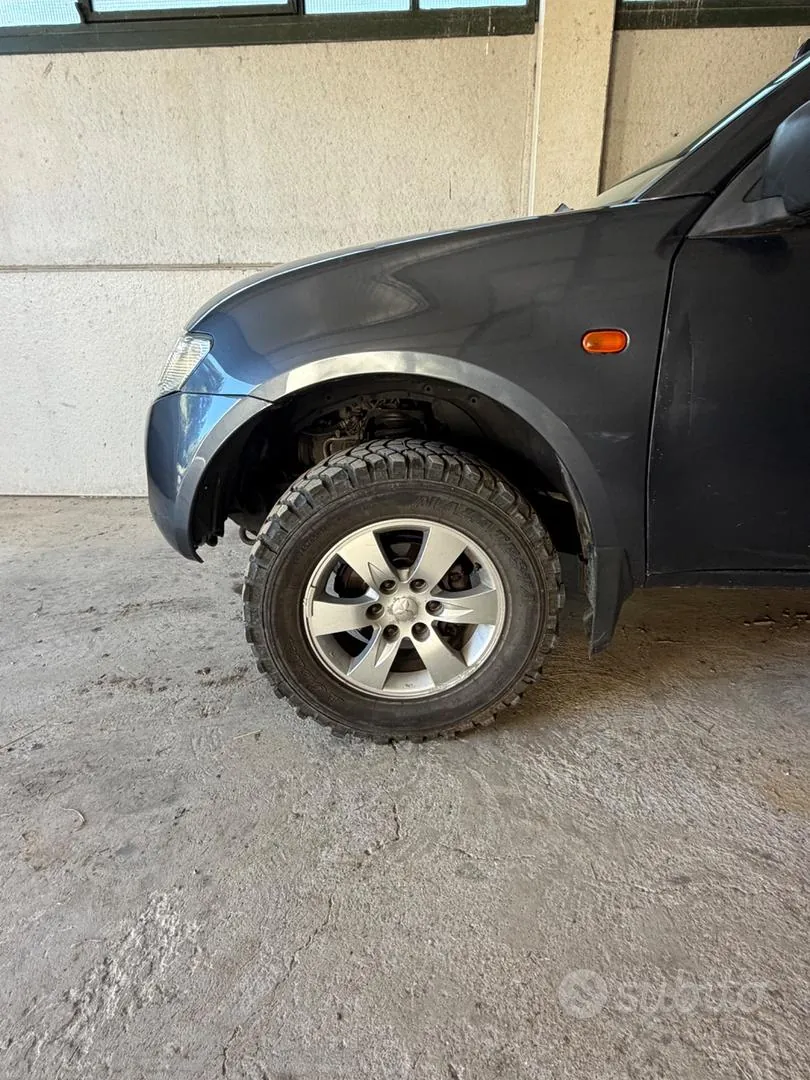 Mitsubishi L200 2010 photo 3