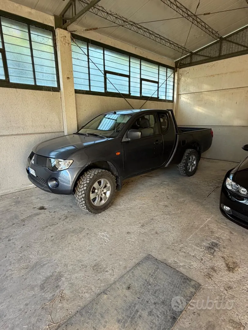 Mitsubishi L200 2010 photo 4