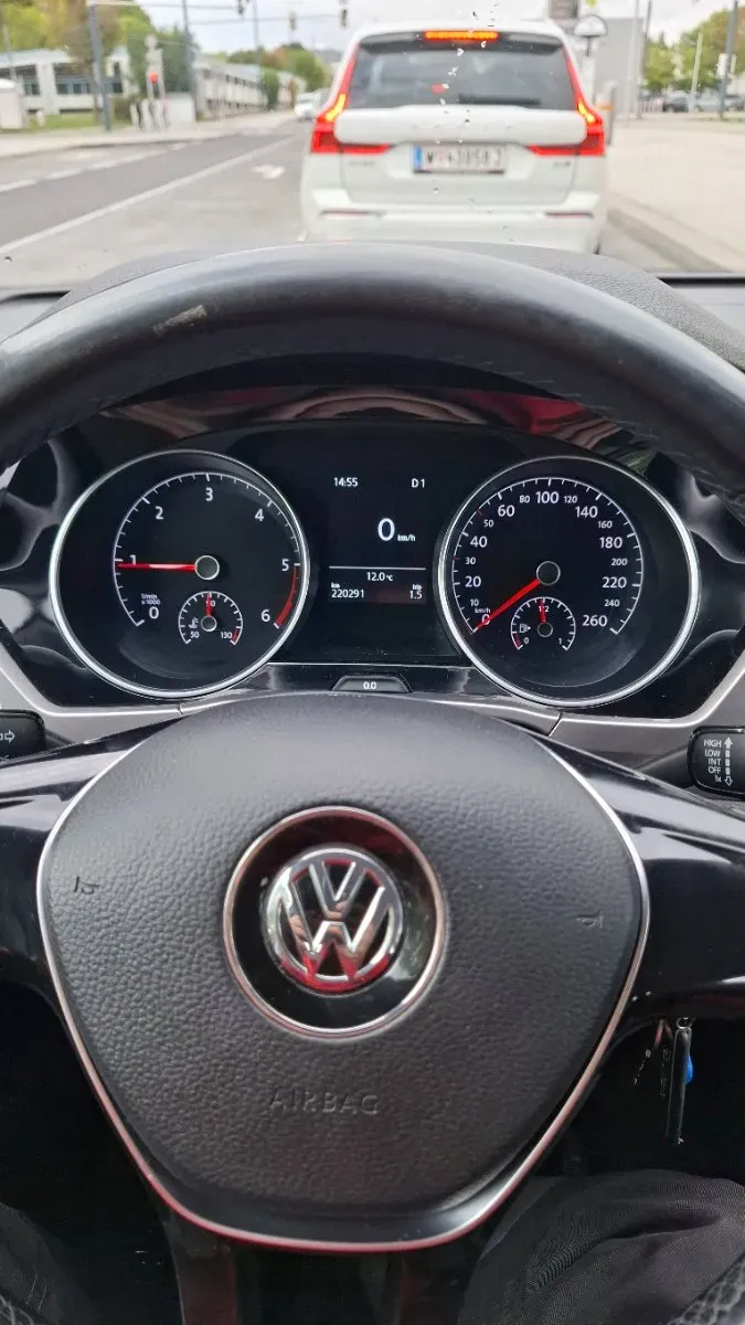 Volkswagen Touran 2020 photo 2