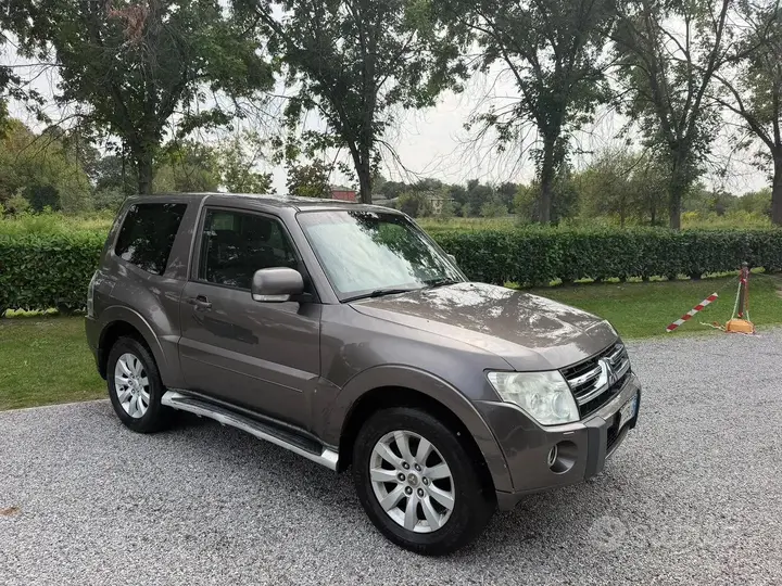 Mitsubishi Pajero 2010 photo 3