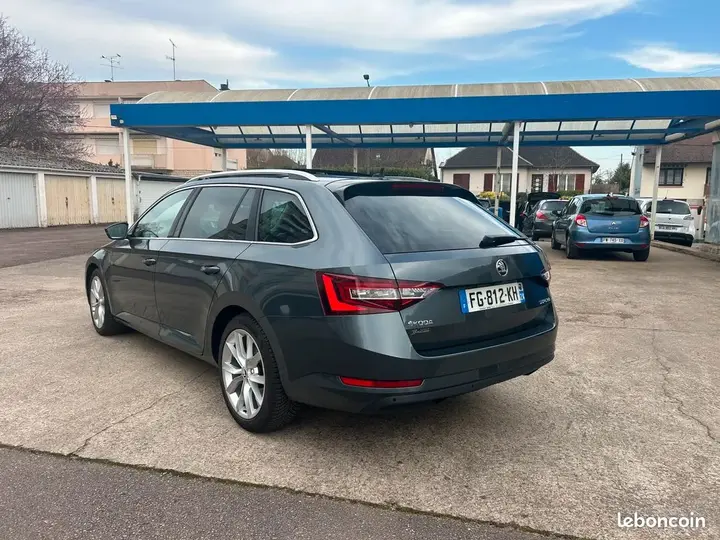 Skoda Superb 2019 photo 3