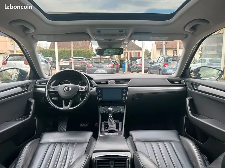 Skoda Superb 2019 photo 5