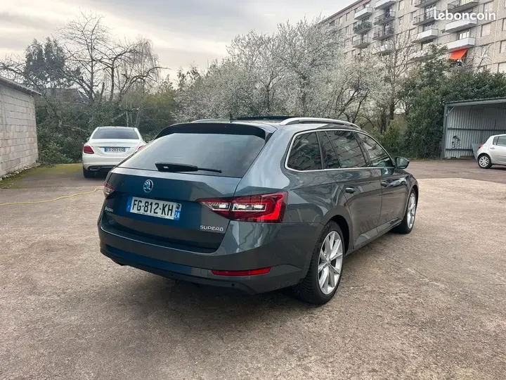 Skoda Superb 2019 photo 4