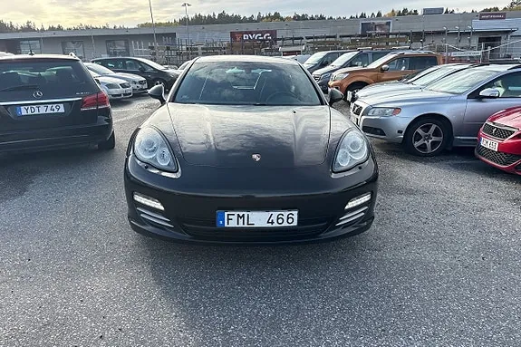 Porsche Panamera 4 2012 photo 2