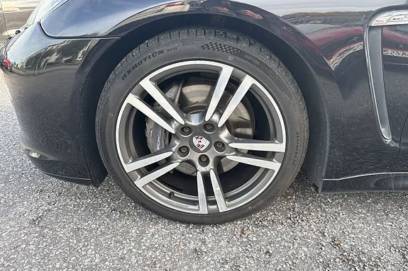 Porsche Panamera 4 2012 photo 5