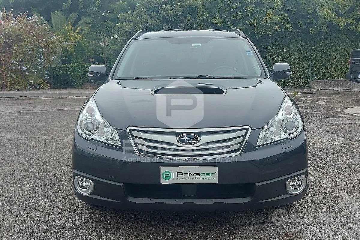 Subaru Outback 2010 photo 2