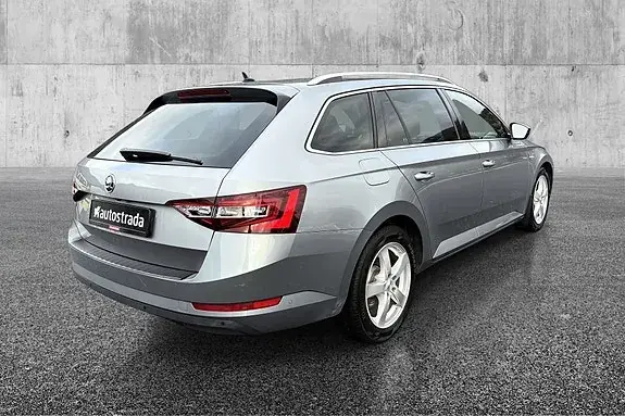 Skoda Superb 2019 photo 5