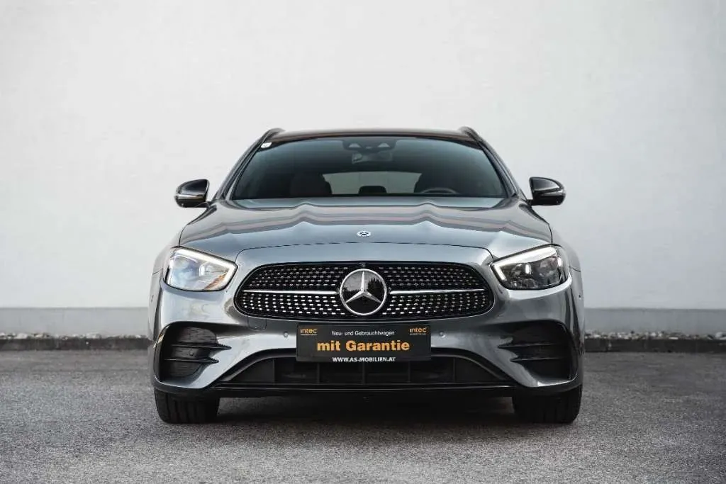 Mercedes-Benz E-Class 2023 photo 3