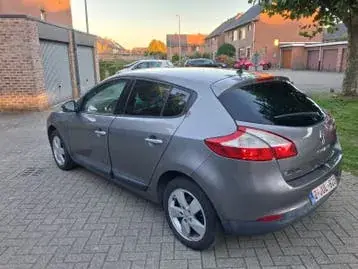 Renault Mégane 2010 photo 2