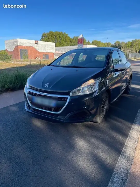 Peugeot 208 2018 photo 3
