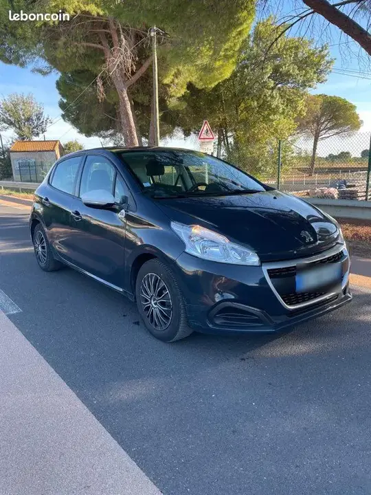 Peugeot 208 2018 photo 2