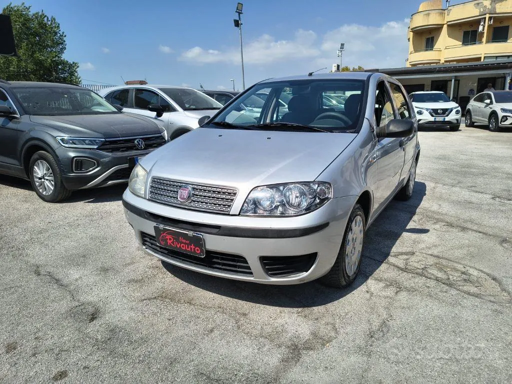 Fiat Punto 2010 photo 2