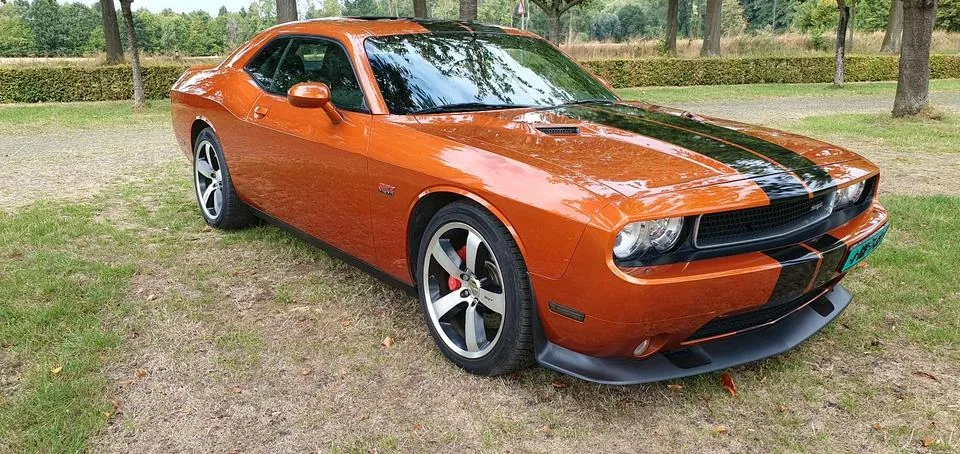 Dodge Challenger Srt-8