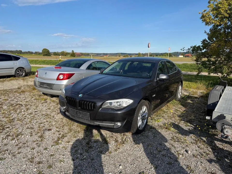 BMW 523I