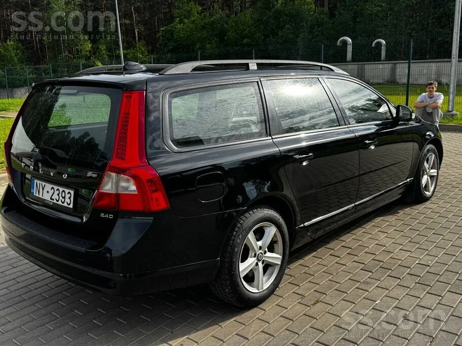 Volvo V70 2010 photo 5