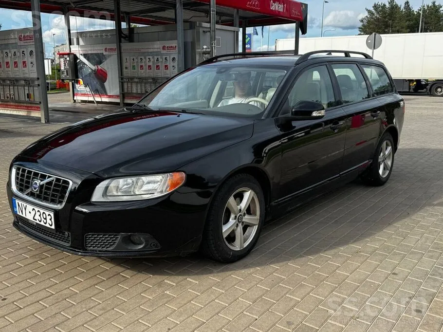 Volvo V70 2010 photo 2