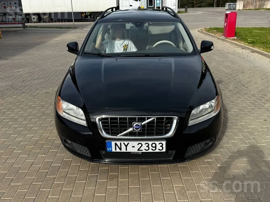 Volvo V70 2010 photo 4