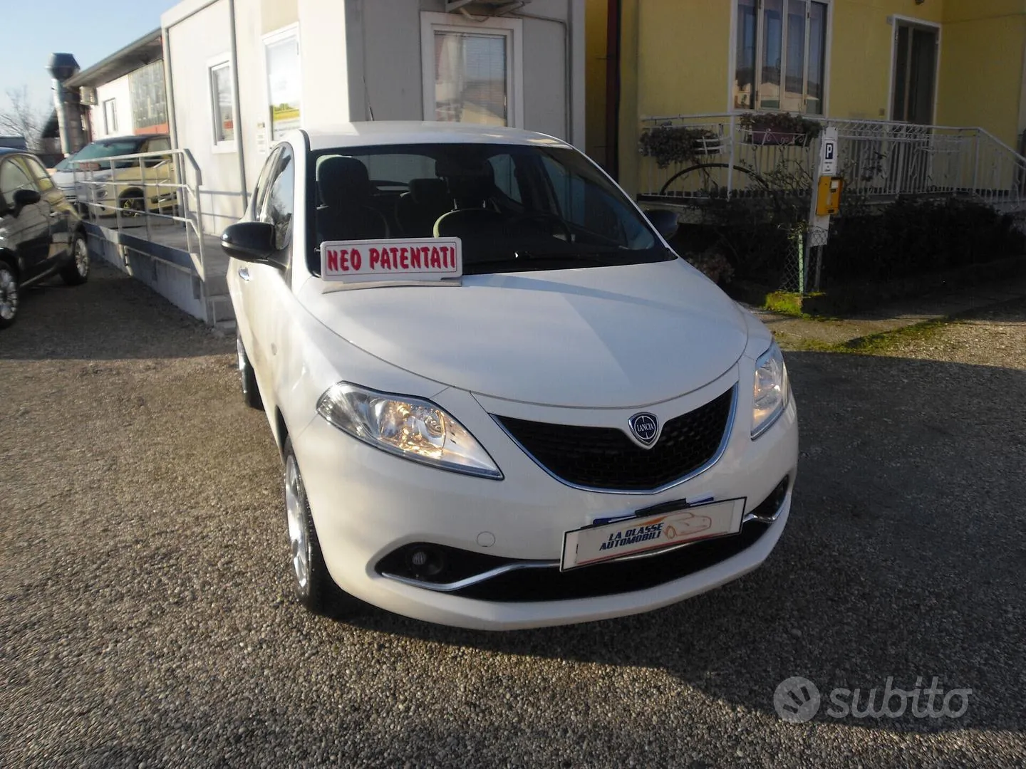 Lancia Ypsilon 2013 photo 2