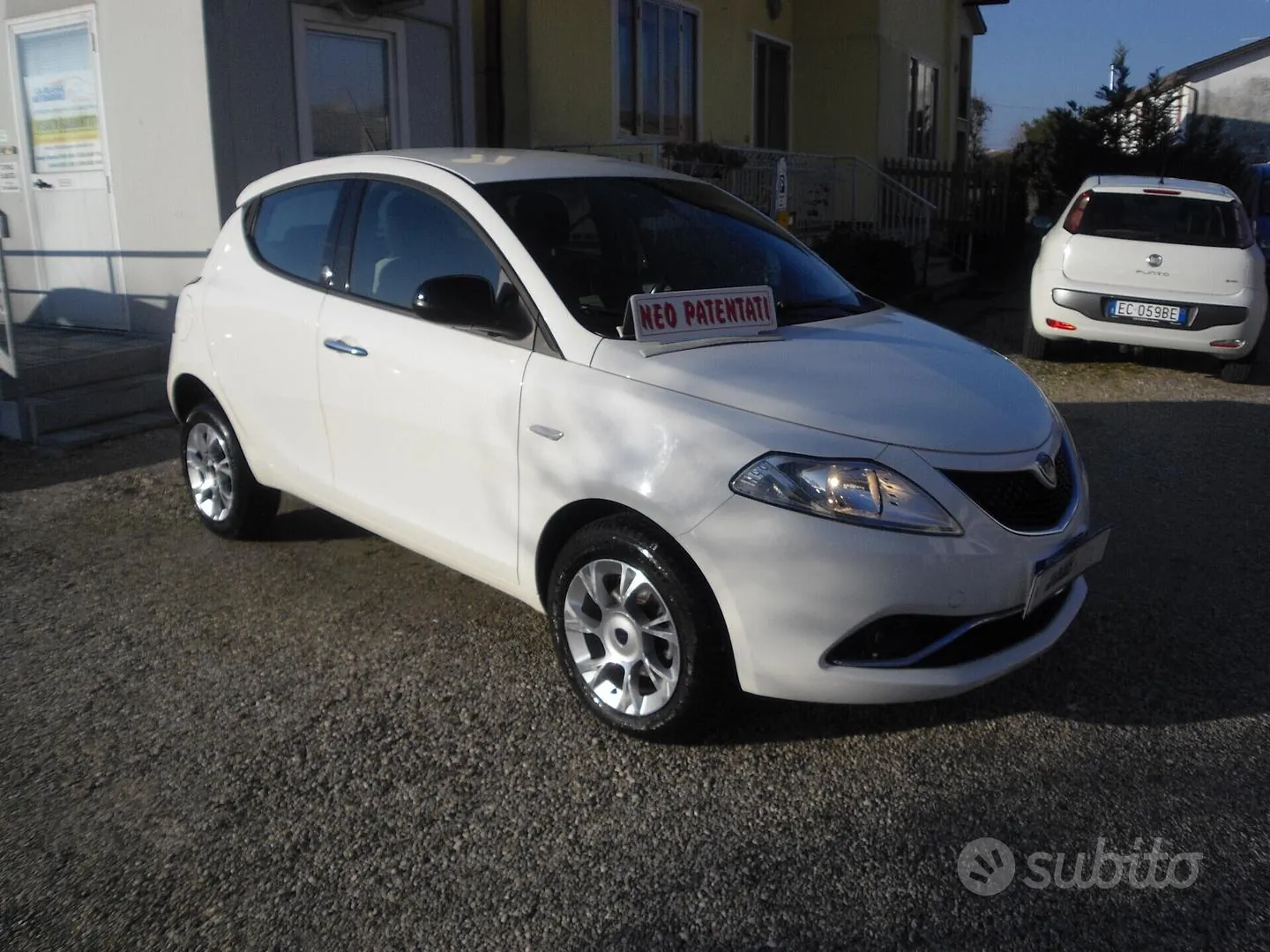 Lancia Ypsilon