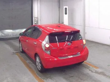 Toyota Aqua 2013 photo 3
