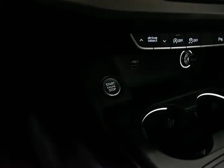 Audi A4 2019 photo 2