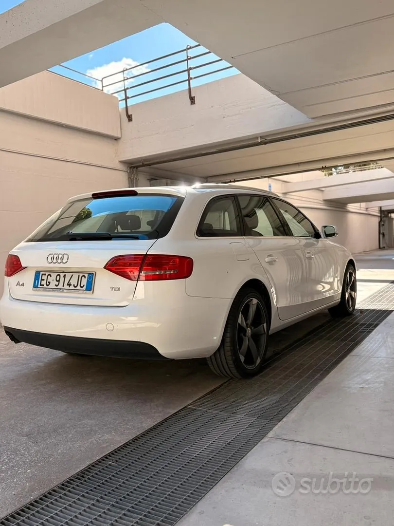 Audi A4 Avant 2011 photo 2
