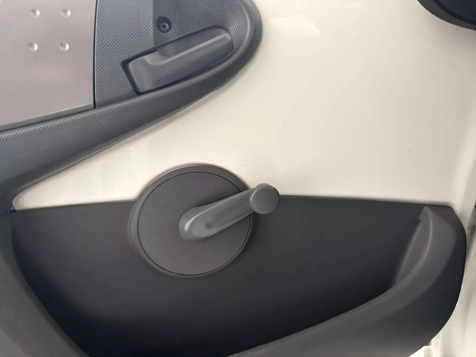 Peugeot 107 2012 photo 5