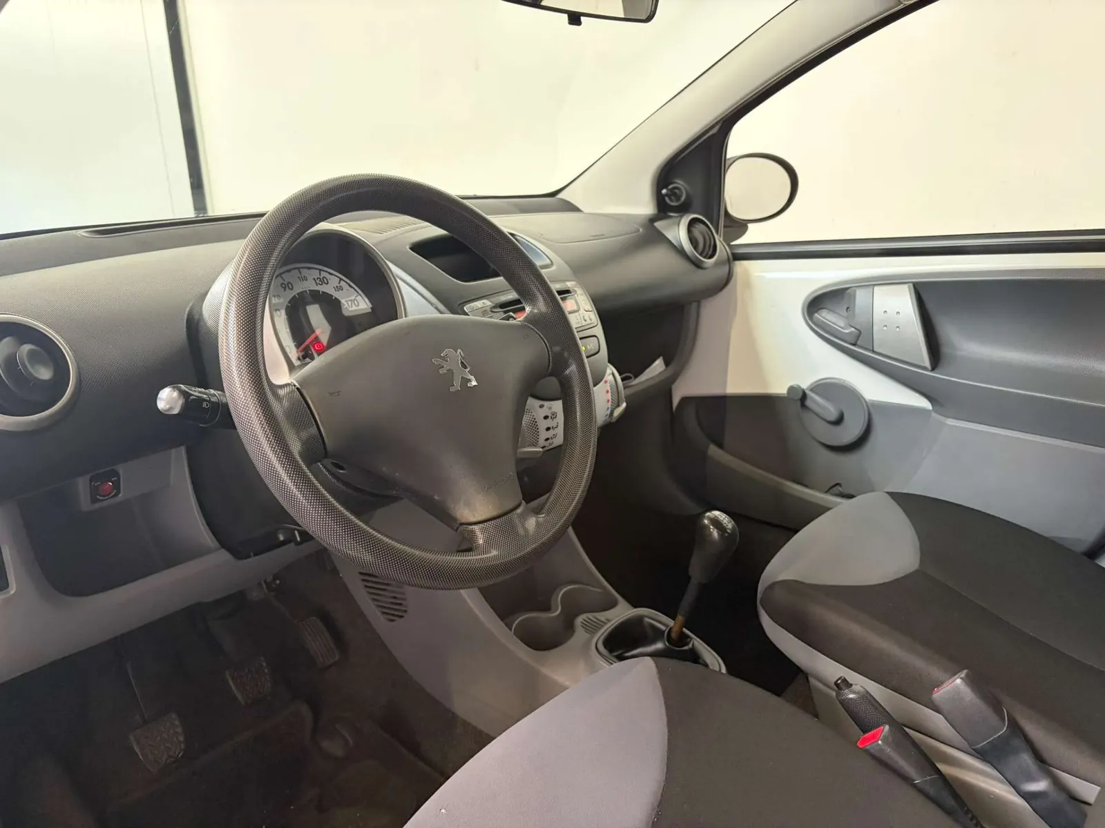 Peugeot 107 2012 photo 4