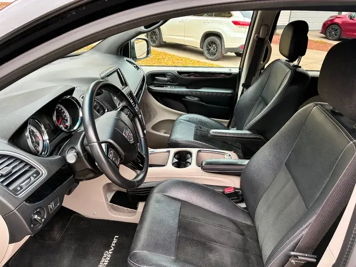 Dodge Grand Caravan 2017 photo 5