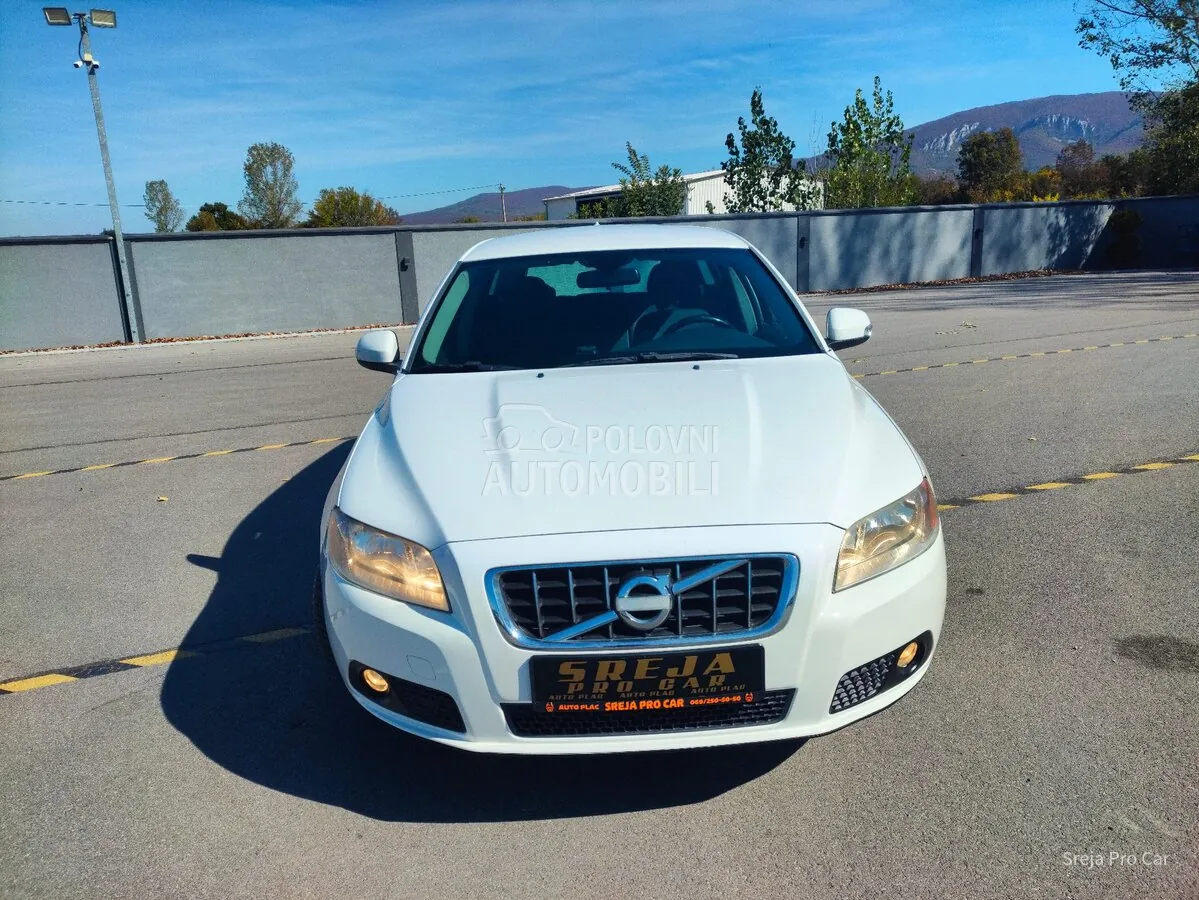 Volvo V70 2009 photo 2