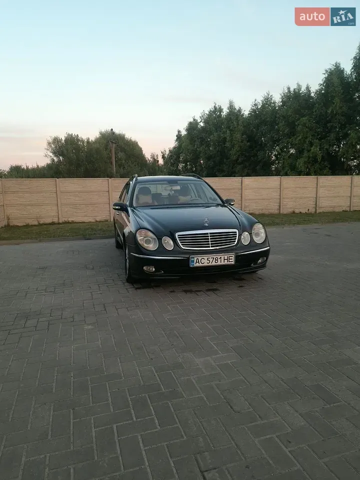 Mercedes-Benz E-Class 2004 photo 2