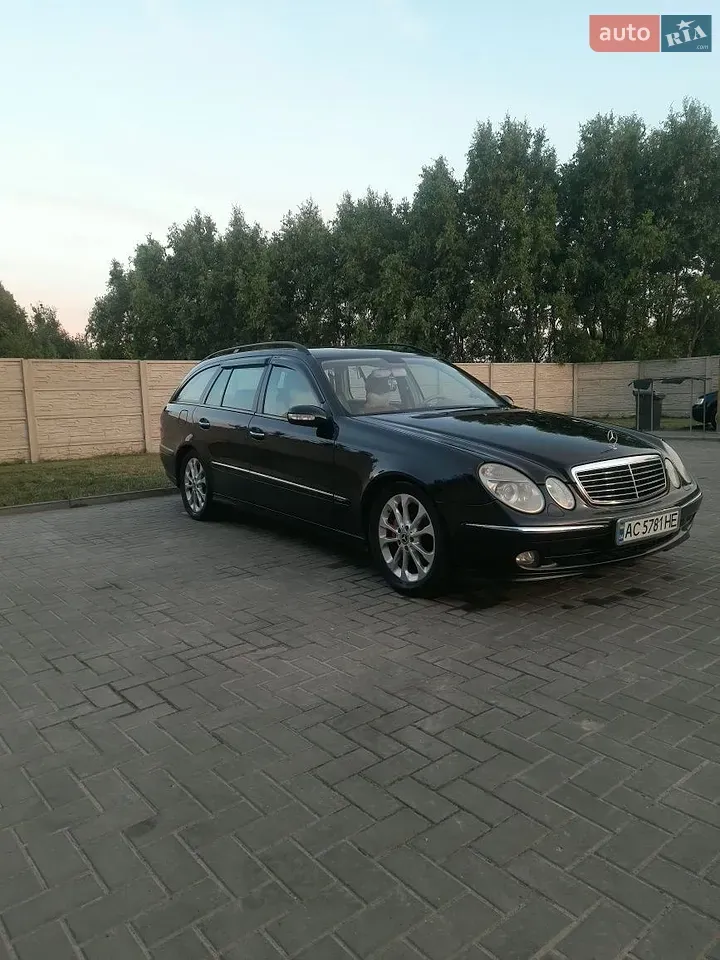 Mercedes-Benz E-Class 2004 photo 3